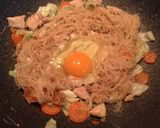 รูปขั้นตอนการทำที่ 4 ของ เส้นหมี่ผัดไข่ อกไก่