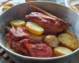 Foto del paso 2 de la receta: Codillo de cerdo cocido con patatas en freidora de aire