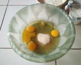 Foto langkah ke 3 dari resep Bolu Mawar Lembut.