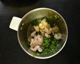 A picture of step 2 of Prawn toast.