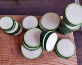 Foto del paso 1 de la receta: Mini pizza de calabacín