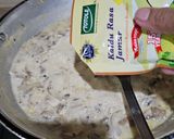Foto langkah ke 4 dari resep Creamy Mushroom Sauce🍄‍🟫🍕🥩🥗🍝😋.