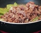 Foto del paso 5 de la receta Wok de judías verdes, carne picada y espinacas