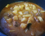 Foto del paso 8 de la receta: Patatas con carne en salsa con picada de frutos secos