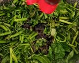 Foto langkah ke 2 dari resep Tumis Kangkung Saus Tiram.