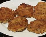 Foto del paso 10 de la receta: Tempurburguesa de pollo, champiñones y mozzarella con guarnición
