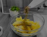 صورة لخطوة 1 من وصفة بطاطس ويدجز صحي |Healthy potato wedges