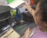 صورة لخطوة 4 من وصفة المسن بمساعدة ابنتي الصغيرة