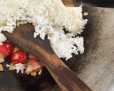 Foto langkah ke 3 dari resep Nasi Goreng Sosis.