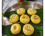 झटपट मिल्कपावडर पासून केशर पेढे.. (Instant Milk Powder Kesar Peda Recipe In Marathi) रेसिपी स्टेप 6 फोटो 