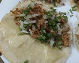 Foto del paso 2 de la receta: Quesabirria con consomé