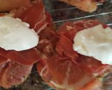 Foto del paso 2 de la receta: Contramuslos de pollo rellenos de dátiles y jamón serrano
