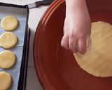 صورة لخطوة 1 من وصفة حلوى كورونا في الحجر الصحي