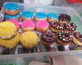 Foto langkah ke 8 dari resep Donat lembut tanpa telur.