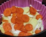 Foto del paso 2 de la receta Muslos de pollo con patatas y tomate