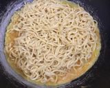 Foto langkah ke 3 dari resep Pizza mie telur.