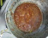 A picture of step 4 of Egg pouch curry.