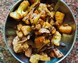 A picture of step 4 of Aloo gobhi.