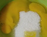 Foto langkah ke 2 dari resep 34. Bolu Kukus Susu Pandan.