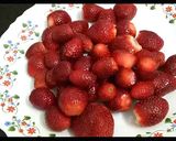 स्ट्रॉबेरी जूस (strawberry juice recipe in Hindi) रेसिपी चरण 1 फोटो