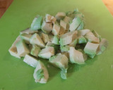 Foto del paso 13 de la receta: Cubos de aguacate con pepino y lima, huevas y hojita albahaca