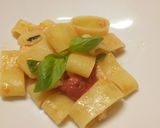 A picture of step 3 of Calamarata al salmone.