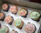 Foto langkah ke 8 dari resep Cupcake Lapis Surabaya.