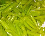 Foto langkah ke 2 dari resep Brambang asem batang kangkung.