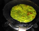 A picture of step 2 of Bathua missi roti.