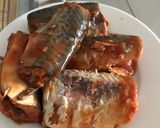 Gambar langkah 1 resipi Mackerel Goreng Kicap.