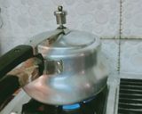 A picture of step 1 of Kache kele ka pakoda.