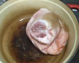 Une image de l'étape 1 de Jarret de porc miel moutarde et estragon.