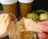 Foto langkah ke 3 dari resep 94. Roasted Tomatillo Salsa Gaya Ndi.