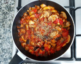 Foto del paso 5 de la receta: Espaguetis con frutos de mar y huerto