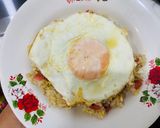 Foto langkah ke 7 dari resep Nasi Goreng Telor Mata Sapi.