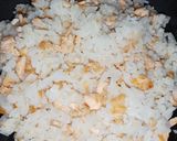 รูปขั้นตอนการทำที่ 2 ของ ข้าวผัดแซลมอน | Salmon Fried Rice