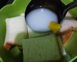 Foto langkah ke 4 dari resep Roti Tawar Kuah Santan.