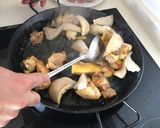 Foto del paso 1 de la receta: Paella de pollo, conejo y setas