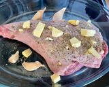 Une image de l'étape 3 de Gigot d’agneau à l’ail, miel, moutarde et muscat.