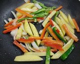Foto del paso 1 de la receta: Tiritas de Pollo con vegetales