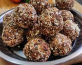 A picture of step 5 of Gond ke laddu.
