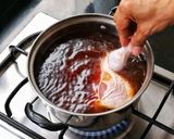รูปขั้นตอนการทำที่ 2 ของ ตุ๋นไก่พะโล้เห็ดหอม