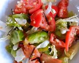 Hình bước làm 5 của món Salad Cà Chua Tôm Biển