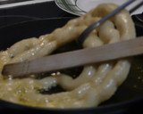Foto del paso 4 de la receta: Chocolate con Buñuelos (Extremeños)