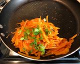 A picture of step 5 of Pan-fried potato shreds with Korean chilli paste.