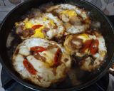 Foto langkah ke 4 dari resep Telur Ceplok Bumbu Kecap.