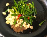 A picture of step 1 of Green Chili Thecha.