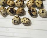 Foto del paso 1 de la receta: Como preparar huevitos de codorniz