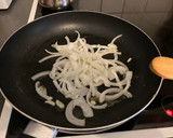 Foto del paso 3 de la receta: Tostas con pollo, cebolla y pimientos