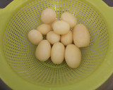 Foto del paso 4 de la receta: Filetes de contramuslo de pavo con papas al horno